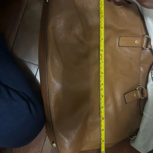 The Michael Kors Hamilton Large Leather Tote - Picture 6 of 8